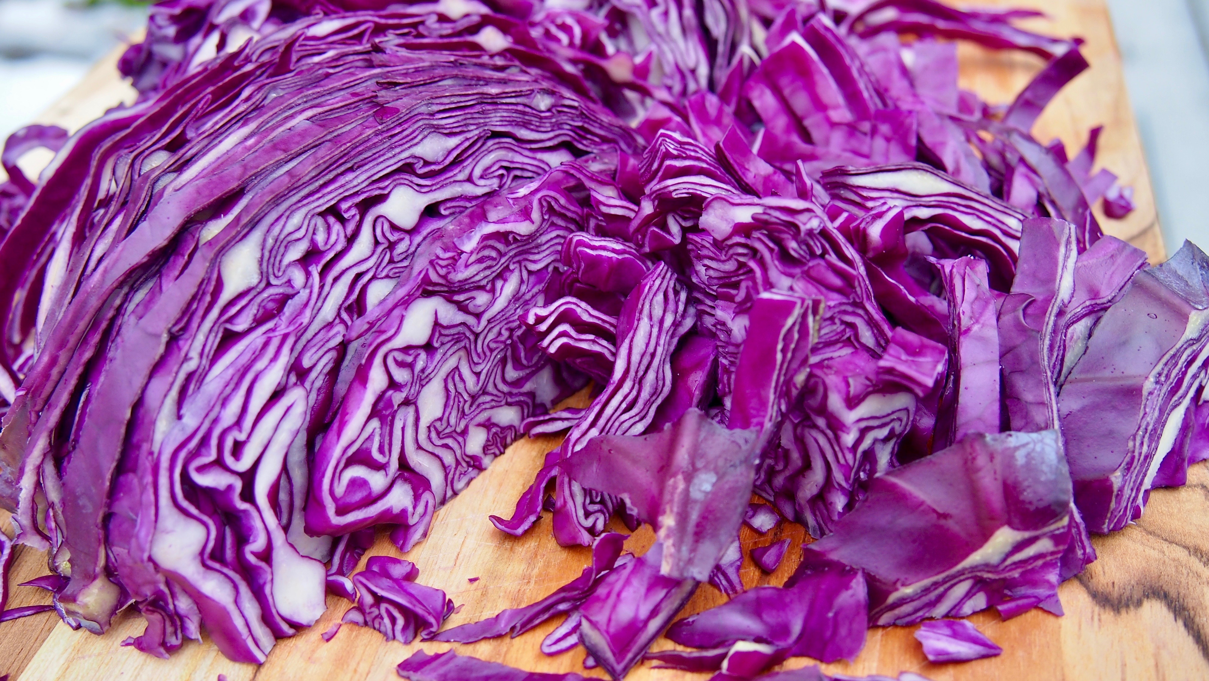 RED CABBAGE SHREDDED